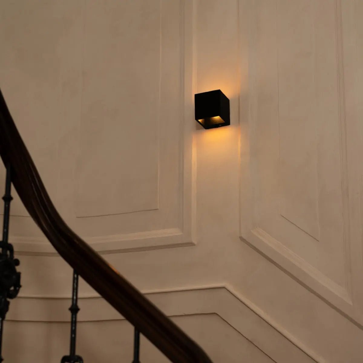 Tess Black Rechargeable Wall Lamp