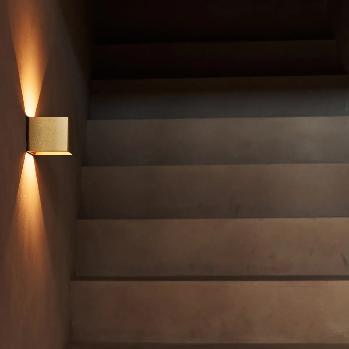 Tess Gold Rechargeable Wall Lamp