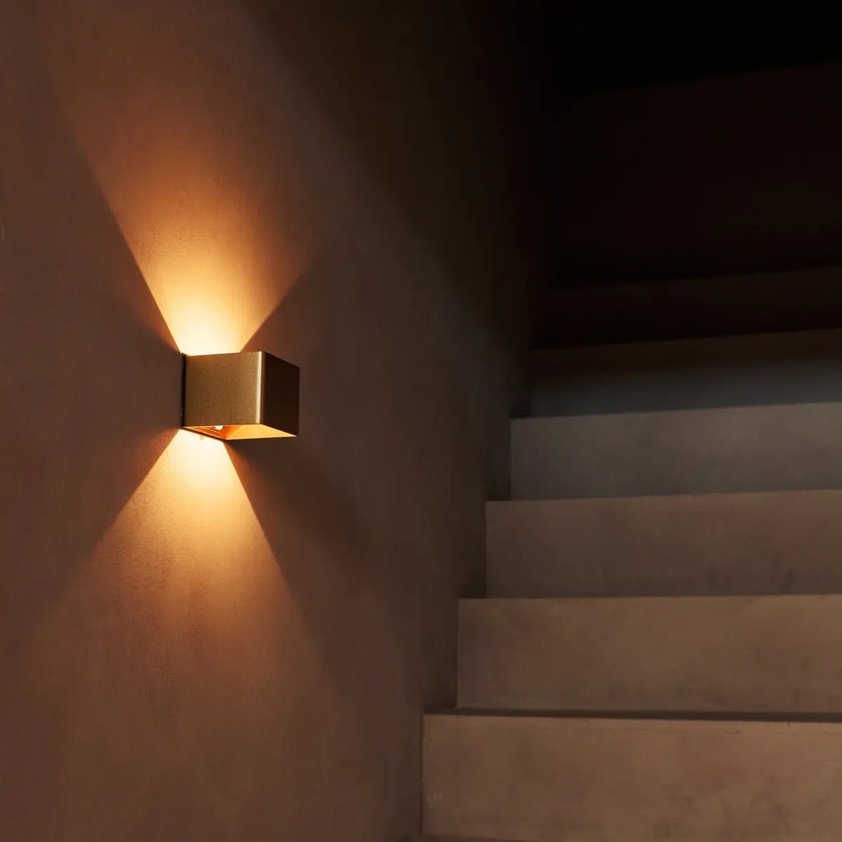 Tess Gold Rechargeable Wall Lamp