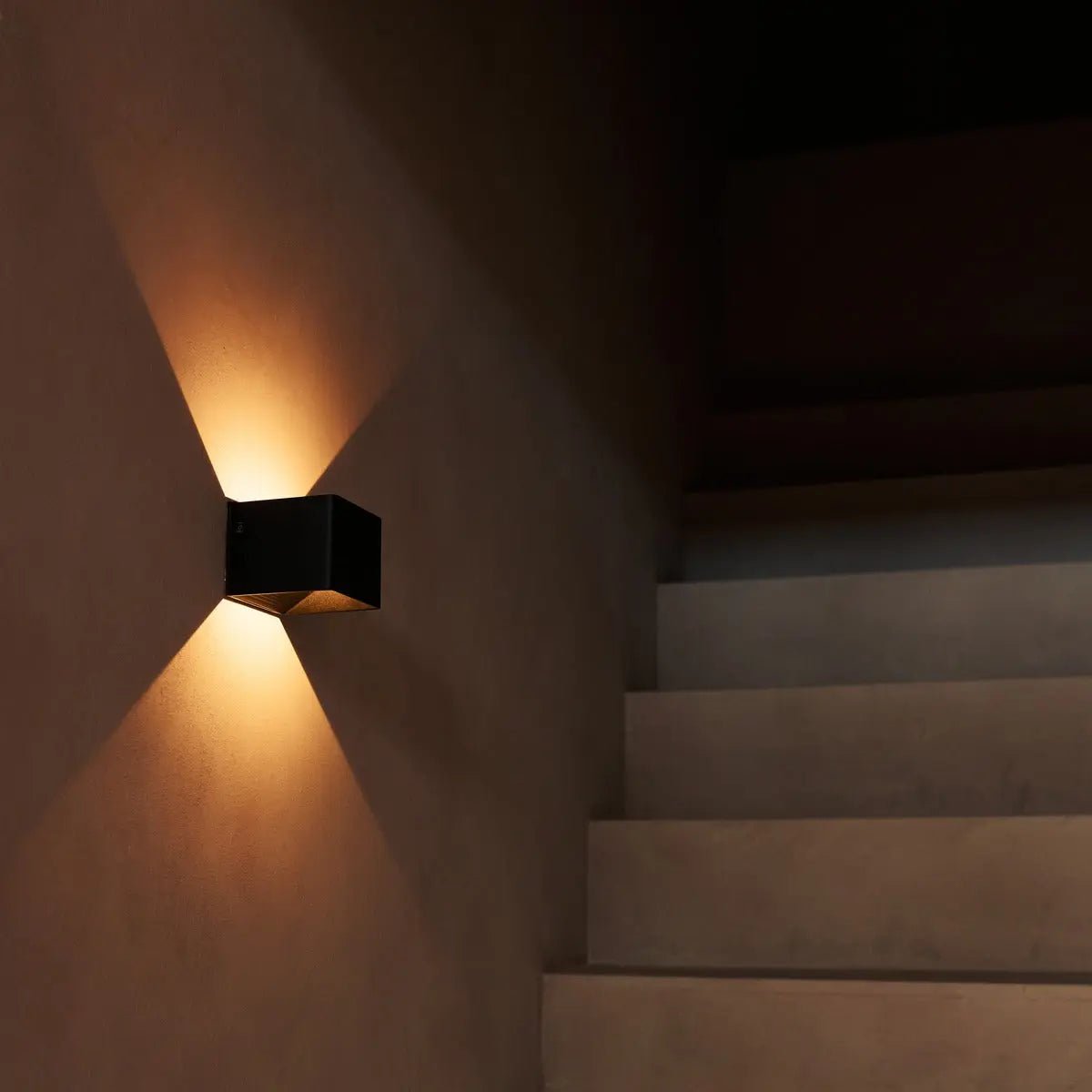 Tess Black Rechargeable Wall Lamp