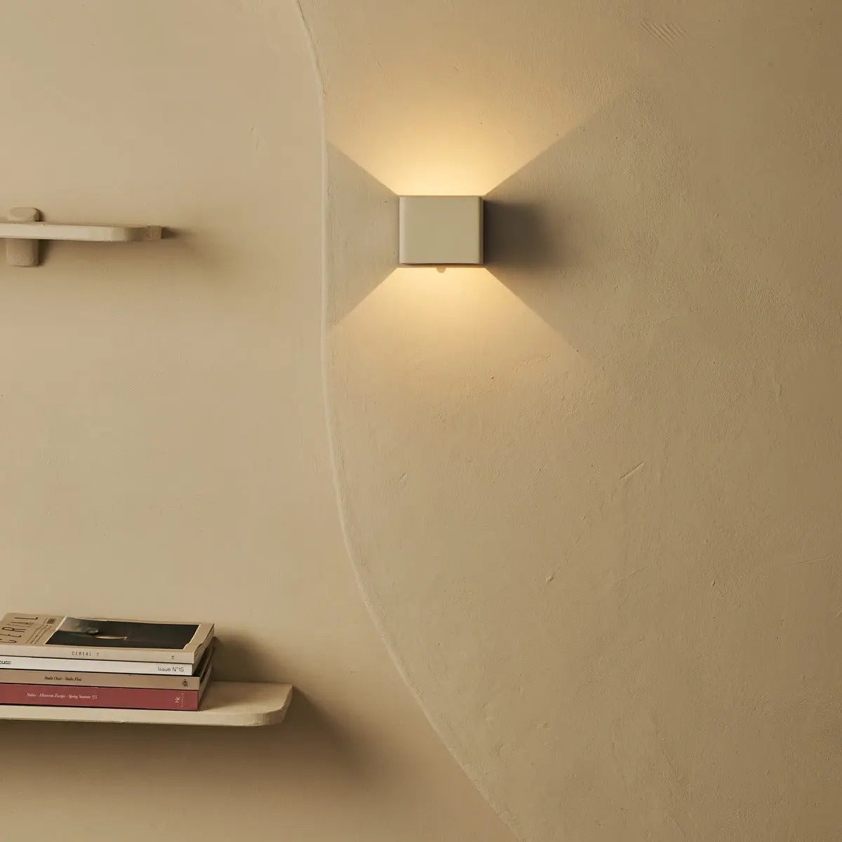 Tess Vanilla Rechargeable Wall Lamp